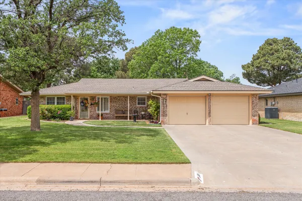 $250,000 | 104 Beech Circle, Levelland, TX 79336