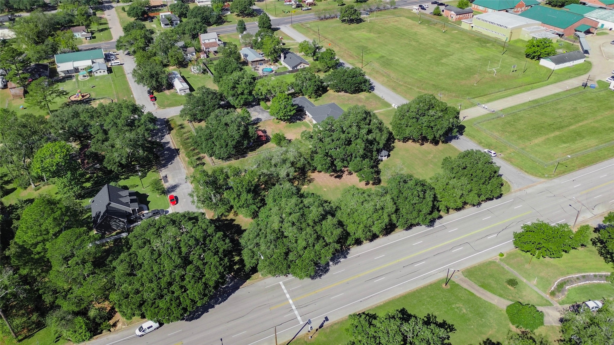 6-7 11th Street Hempstead, TX 77445 - Photo 4 of 10 a view of a garden with plants