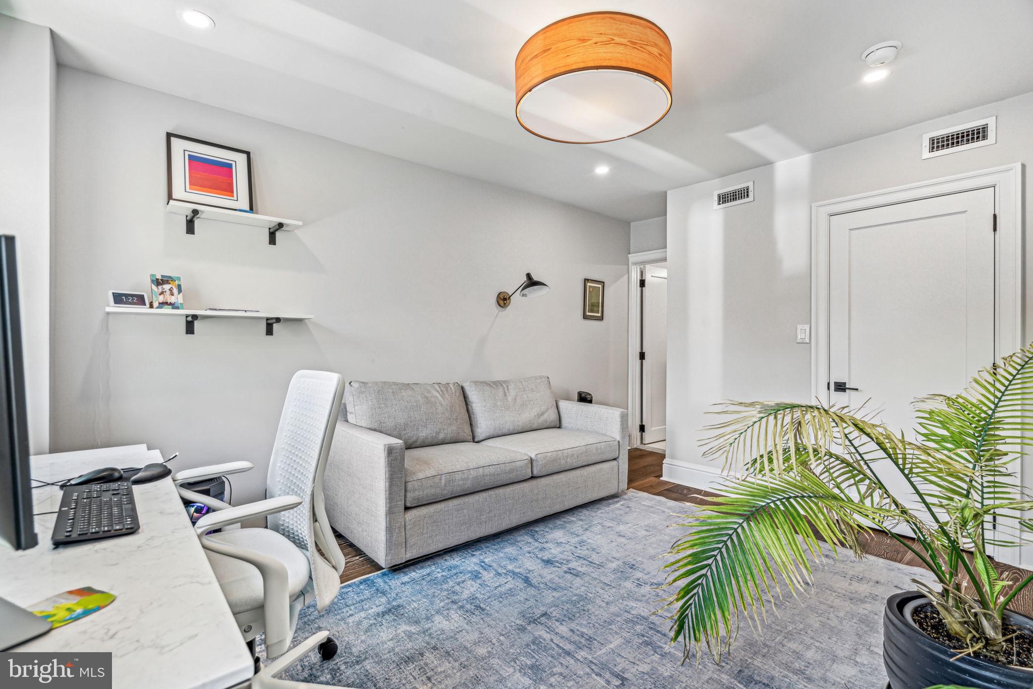 1710 Rittenhouse Square Philadelphia, PA 19103 - Photo 24 of 28 a living room with furniture