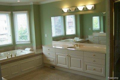 5630 Kirkridge Trail Rochester, MI 48306 - Photo 15 of 25 "HER" bath w/jet tub/showr/WIC