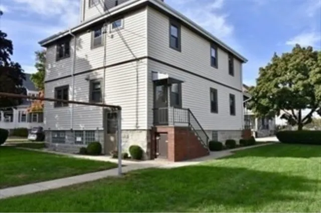a view of house with a yard