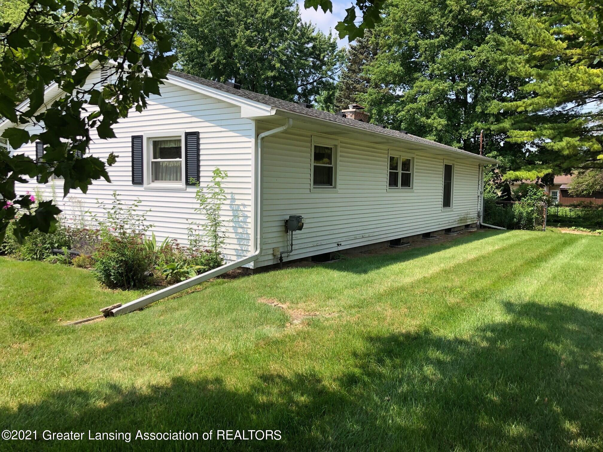 243 North Creyts Road Lansing, MI 48917 - Photo 2 of 14 2
