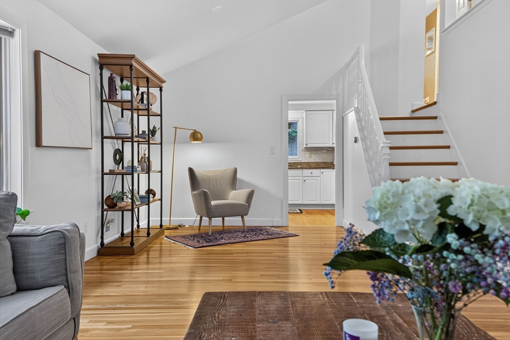 5 Holbrook Road Wayland, MA 01778 - Photo 4 of 24
