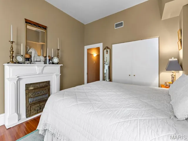 $325,000 | 10 North Kingshighway Boulevard, Unit 2CN, St. Louis, MO 63108