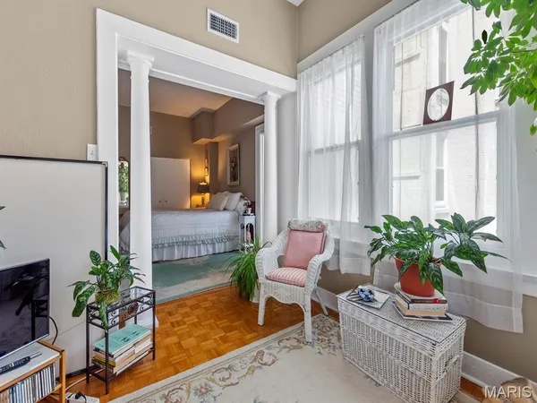 $325,000 | 10 North Kingshighway Boulevard, Unit 2CN, St. Louis, MO 63108