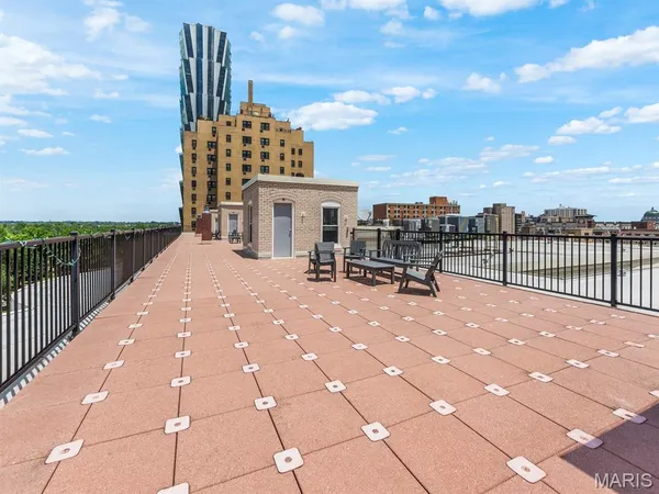 $325,000 | 10 North Kingshighway Boulevard, Unit 2CN, St. Louis, MO 63108