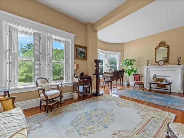 $325,000 | 10 North Kingshighway Boulevard, Unit 2CN, St. Louis, MO 63108