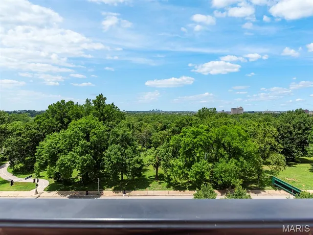 $325,000 | 10 North Kingshighway Boulevard, Unit 2CN, St. Louis, MO 63108