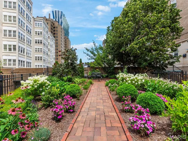 $325,000 | 10 North Kingshighway Boulevard, Unit 2CN, St. Louis, MO 63108