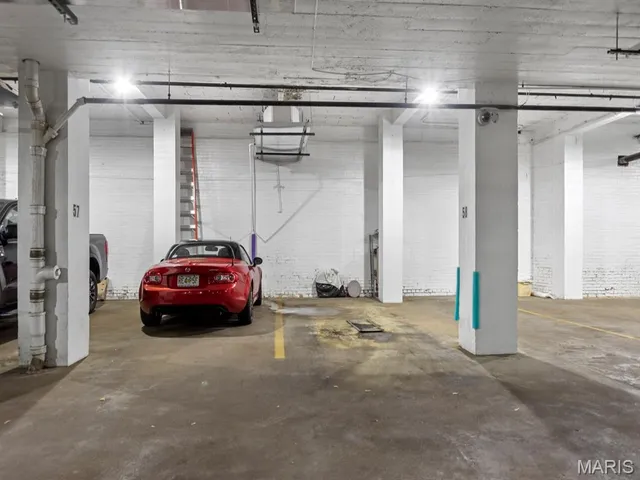 $325,000 | 10 North Kingshighway Boulevard, Unit 2CN, St. Louis, MO 63108