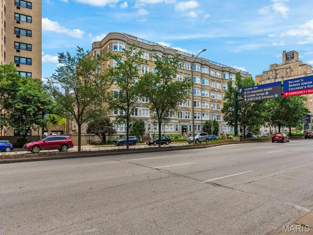 $325,000 | 10 North Kingshighway Boulevard, Unit 2CN, St. Louis, MO 63108