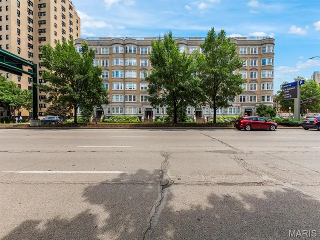 $325,000 | 10 North Kingshighway Boulevard, Unit 2CN, St. Louis, MO 63108