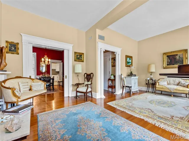 $325,000 | 10 North Kingshighway Boulevard, Unit 2CN, St. Louis, MO 63108