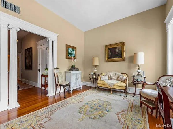 $325,000 | 10 North Kingshighway Boulevard, Unit 2CN, St. Louis, MO 63108