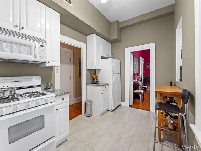 $325,000 | 10 North Kingshighway Boulevard, Unit 2CN, St. Louis, MO 63108