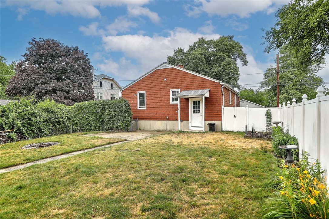264 Phillips Street Woonsocket, RI 02895 - Photo 27 of 34
