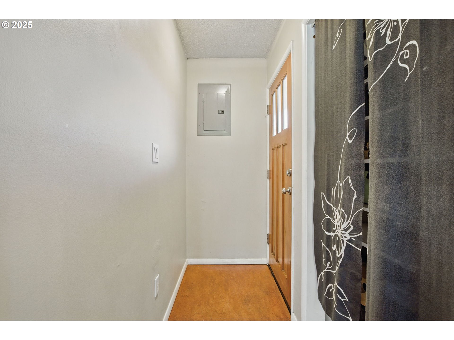927 Northeast 68th Avenue Portland, OR 97213 - Photo 3 of 44 Gallery Image 3