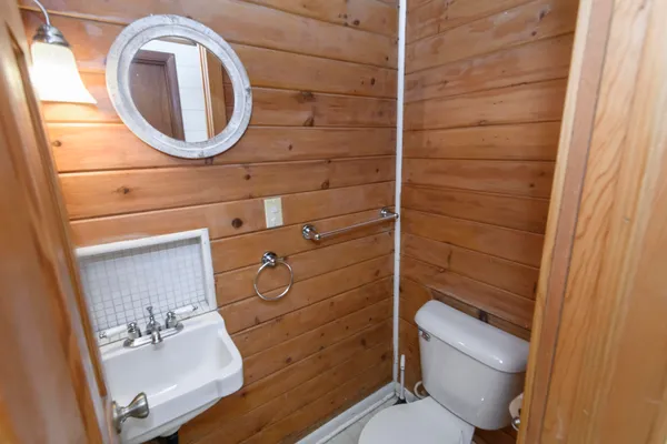 $374,900 | 888 Wildwood Place, Oconomowoc, WI 53066