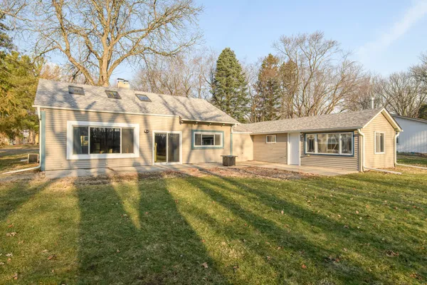 $374,900 | 888 Wildwood Place, Oconomowoc, WI 53066