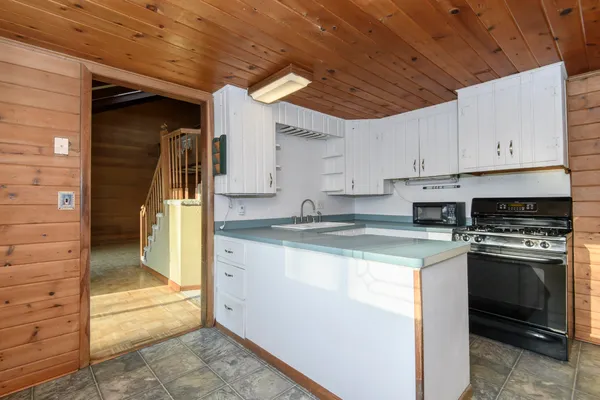 $374,900 | 888 Wildwood Place, Oconomowoc, WI 53066