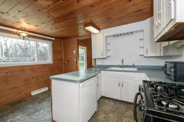 $374,900 | 888 Wildwood Place, Oconomowoc, WI 53066