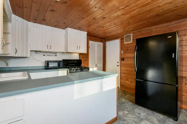 $374,900 | 888 Wildwood Place, Oconomowoc, WI 53066