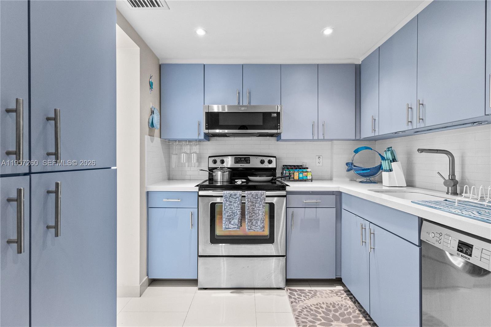 1345 Lincoln Road, Unit 403 Miami Beach, FL 33139 - Photo 2 of 33