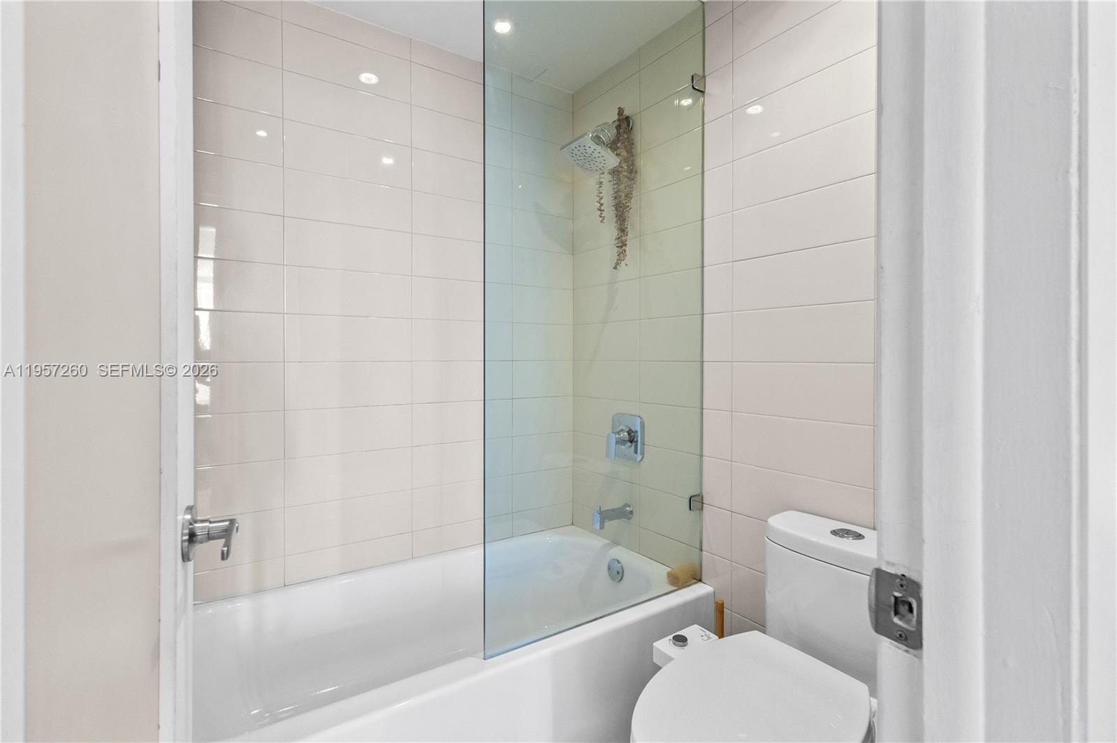 1345 Lincoln Road, Unit 403 Miami Beach, FL 33139 - Photo 6 of 33