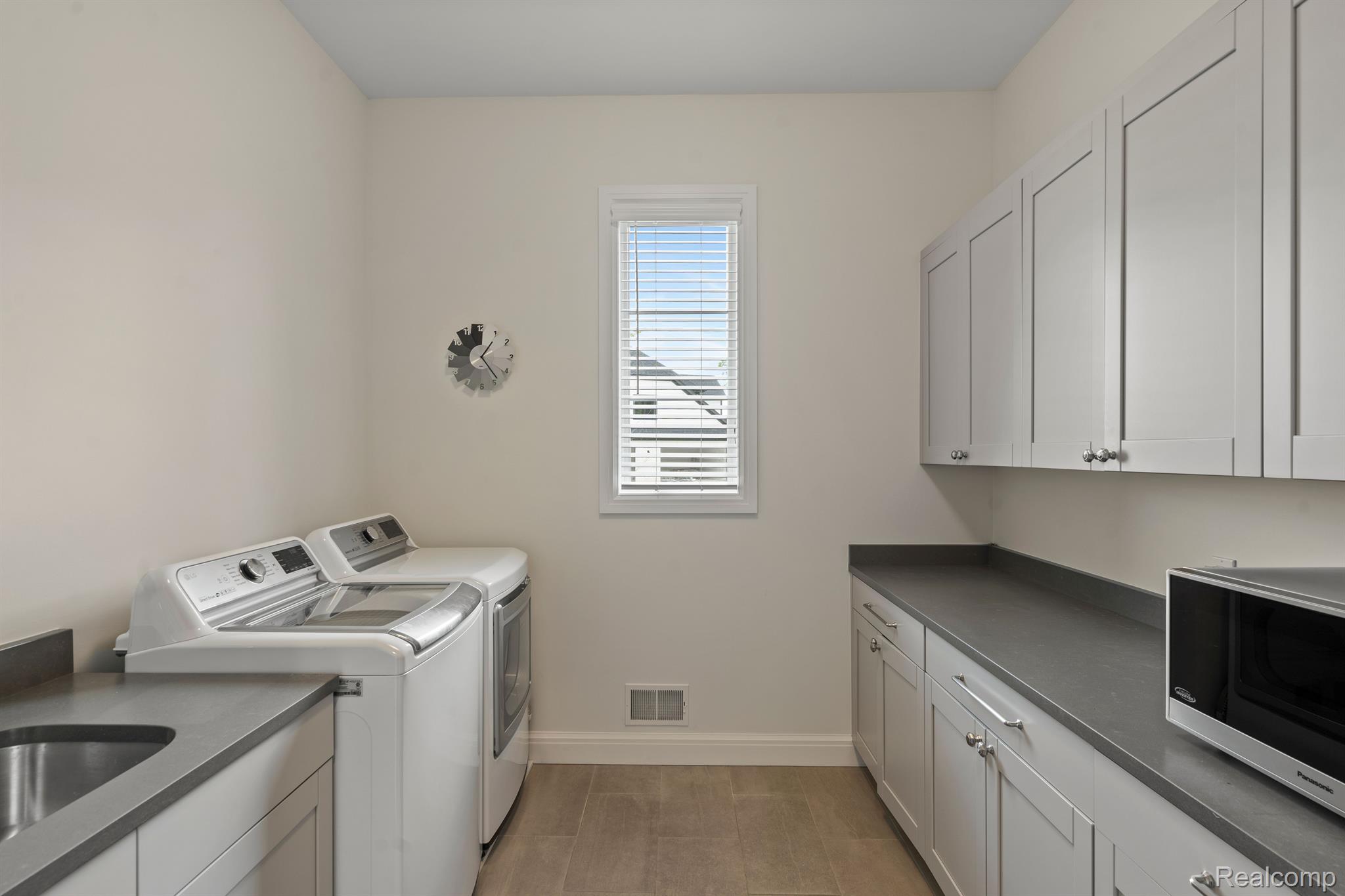 70 Hunter Drive Rochester, MI 48306 - Photo 24 of 58 Gallery Image 24