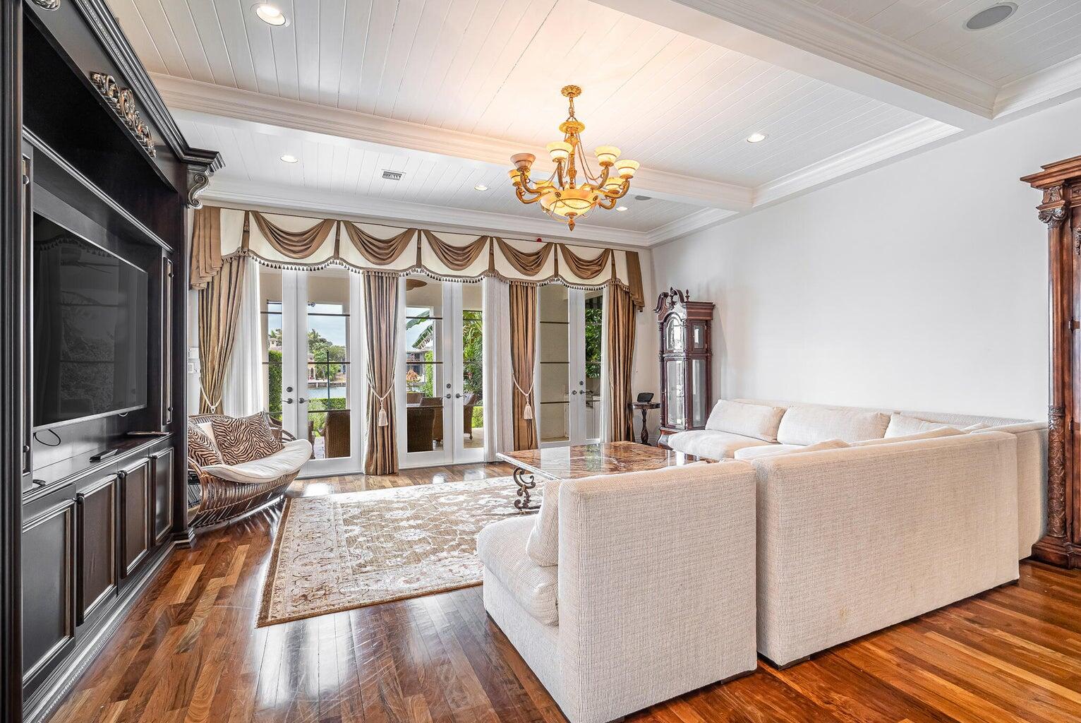 485 Northeast Spanish Trail Boca Raton, FL 33432 - Photo 15 of 45 20211030152046663530000000-o