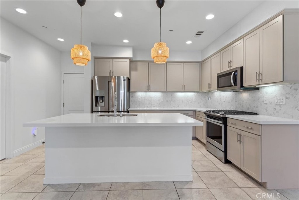 1821 Poppy Drive, Unit 5 Simi Valley, CA 93065 - Photo 5 of 39 Gallery Image 5