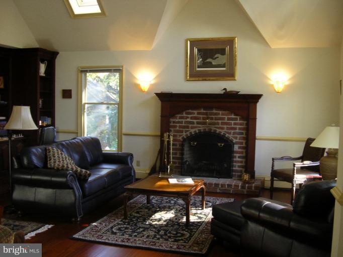 1003 Travers Street Cambridge, MD 21613 - Photo 7 of 30 Family Room with wood burning fireplace
