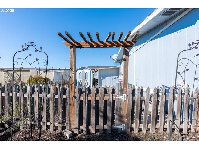 $122,000 | 2901 East 2nd Street, Unit 60, Newberg, OR 97132