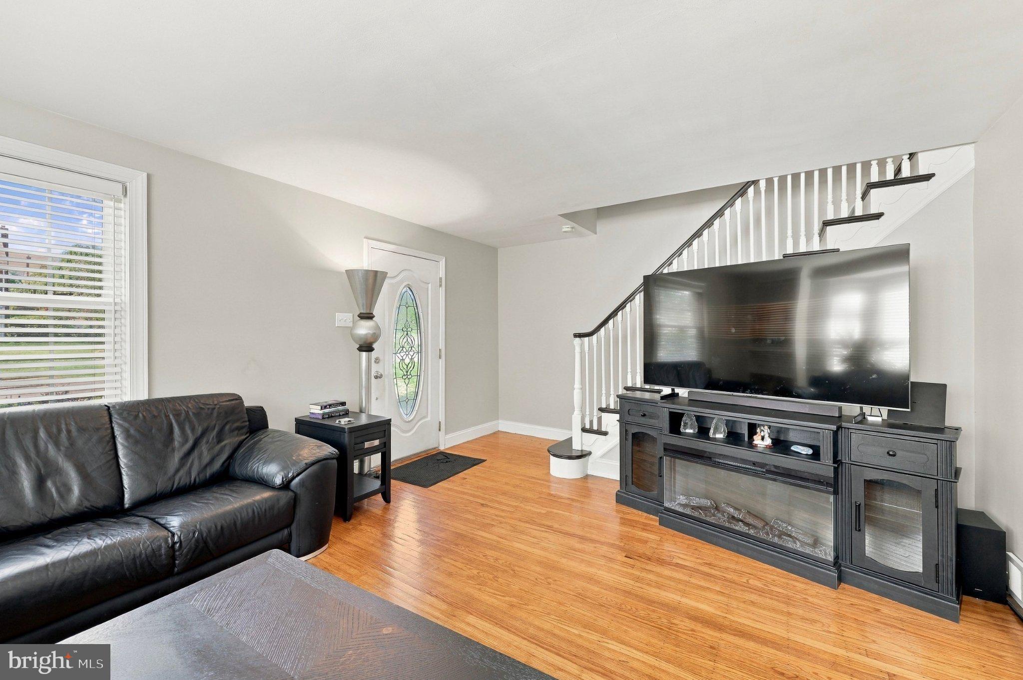 27 Dewey Road Cheltenham, PA 19012 - Photo 4 of 22 Gallery Image 4