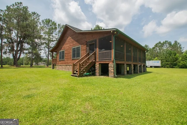 a view of a tennis court