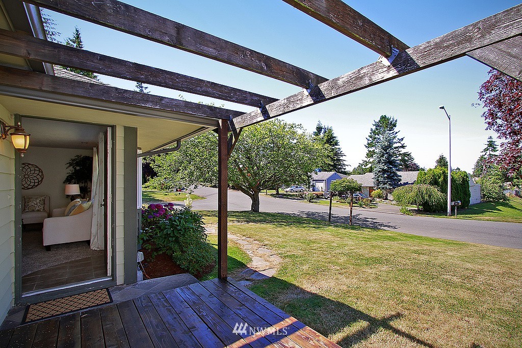 318 View Ridge Drive Everett, WA 98203 - Photo 2 of 19