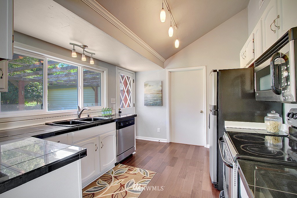 318 View Ridge Drive Everett, WA 98203 - Photo 9 of 19