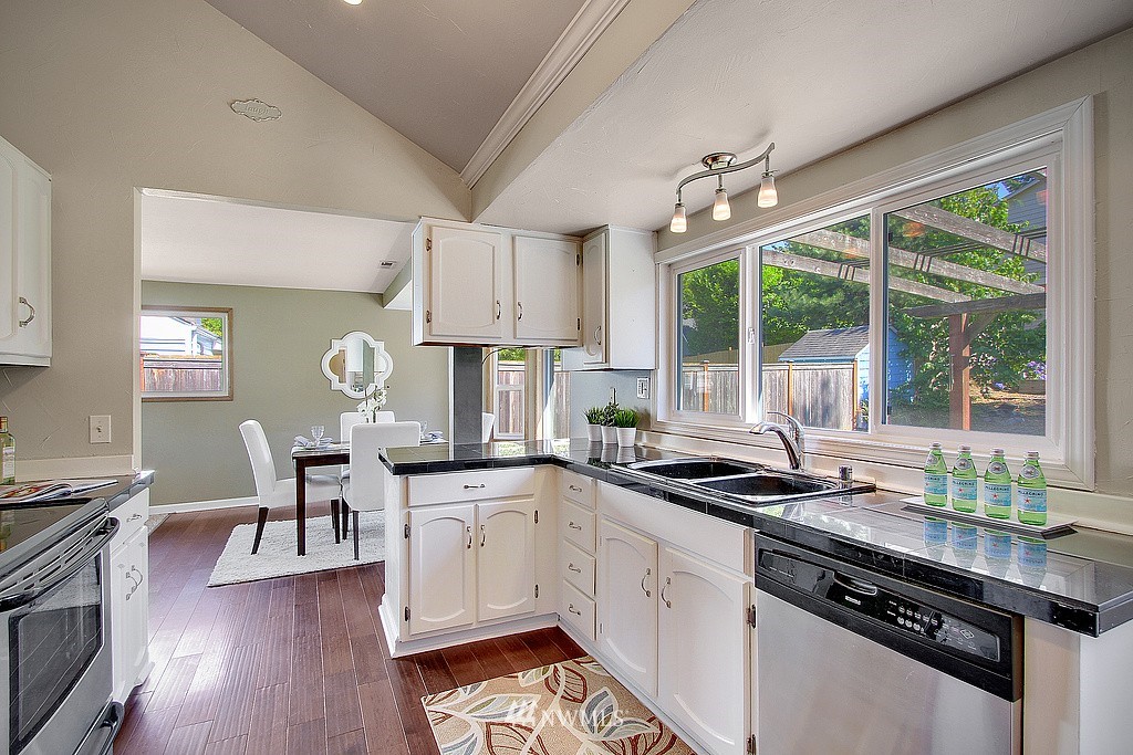 318 View Ridge Drive Everett, WA 98203 - Photo 10 of 19