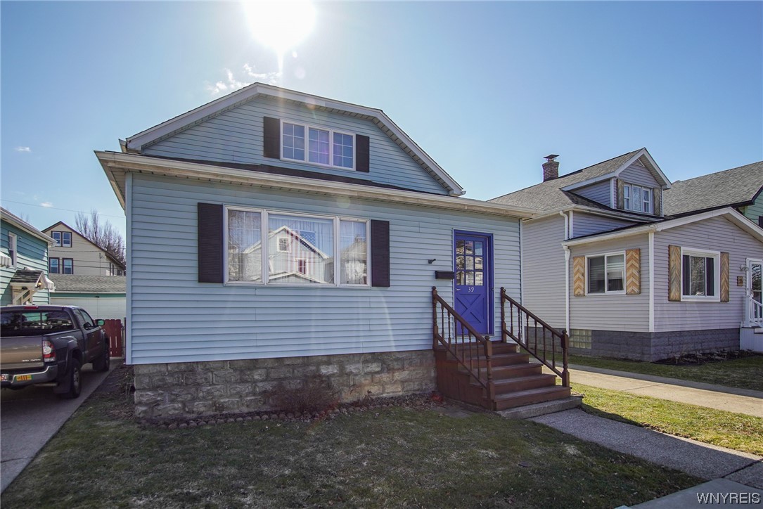 39 Robins Street Buffalo, NY 14220 - Photo 2 of 45