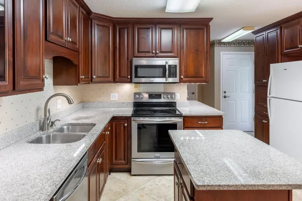 $340,000 | 1905 Woods View Court, Hixson, TN 37343