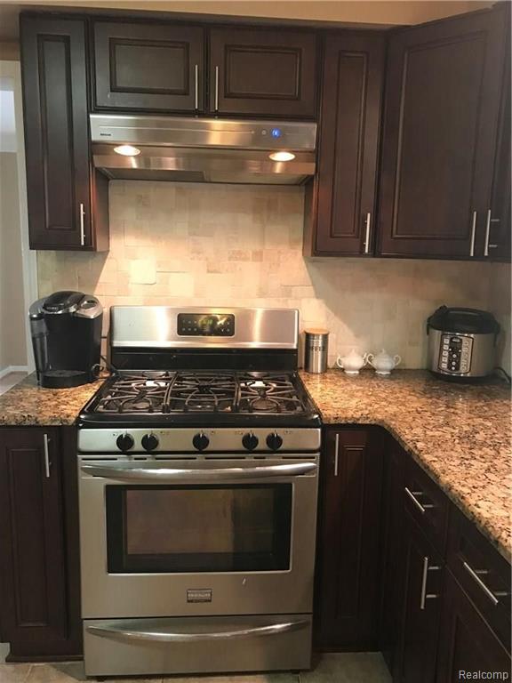 1609 Deerhurst Lane Rochester Hills, MI 48307 - Photo 8 of 38