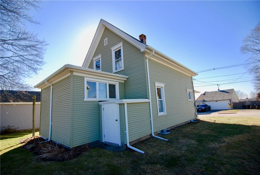 3 Vose Street Westerly, RI 02891 - Photo 4 of 19