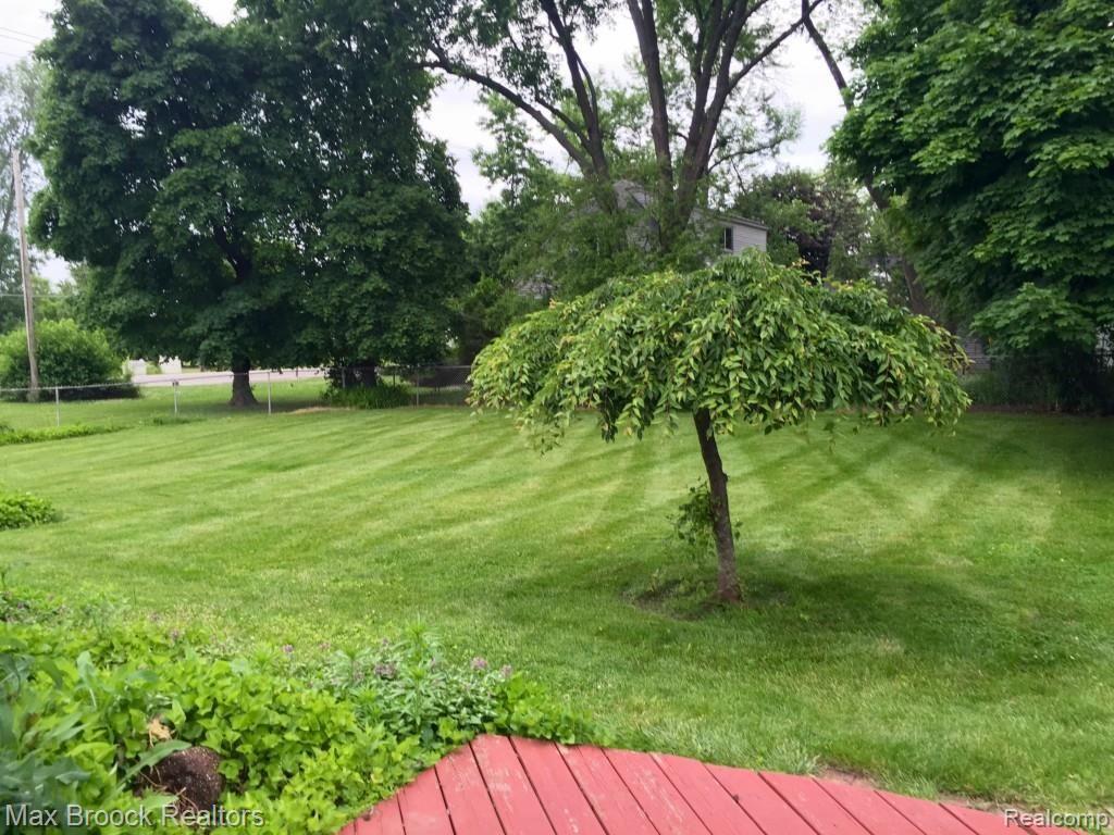 3013 South Genesee Road Burton, MI 48519 - Photo 27 of 34 IMG_0674.jpg