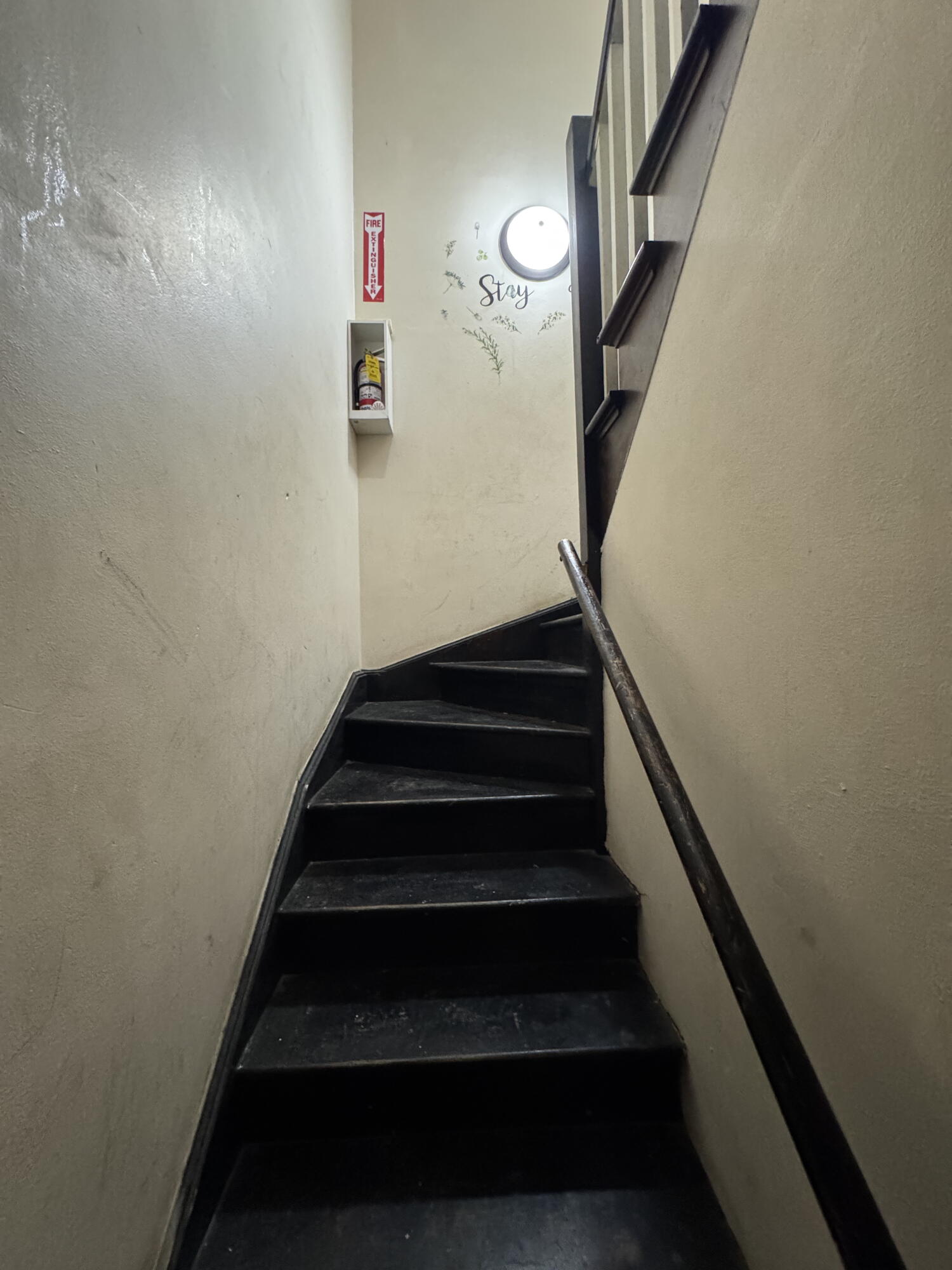 831 College Avenue, Unit 833 Racine, WI 53403 - Photo 15 of 18 Common hallway