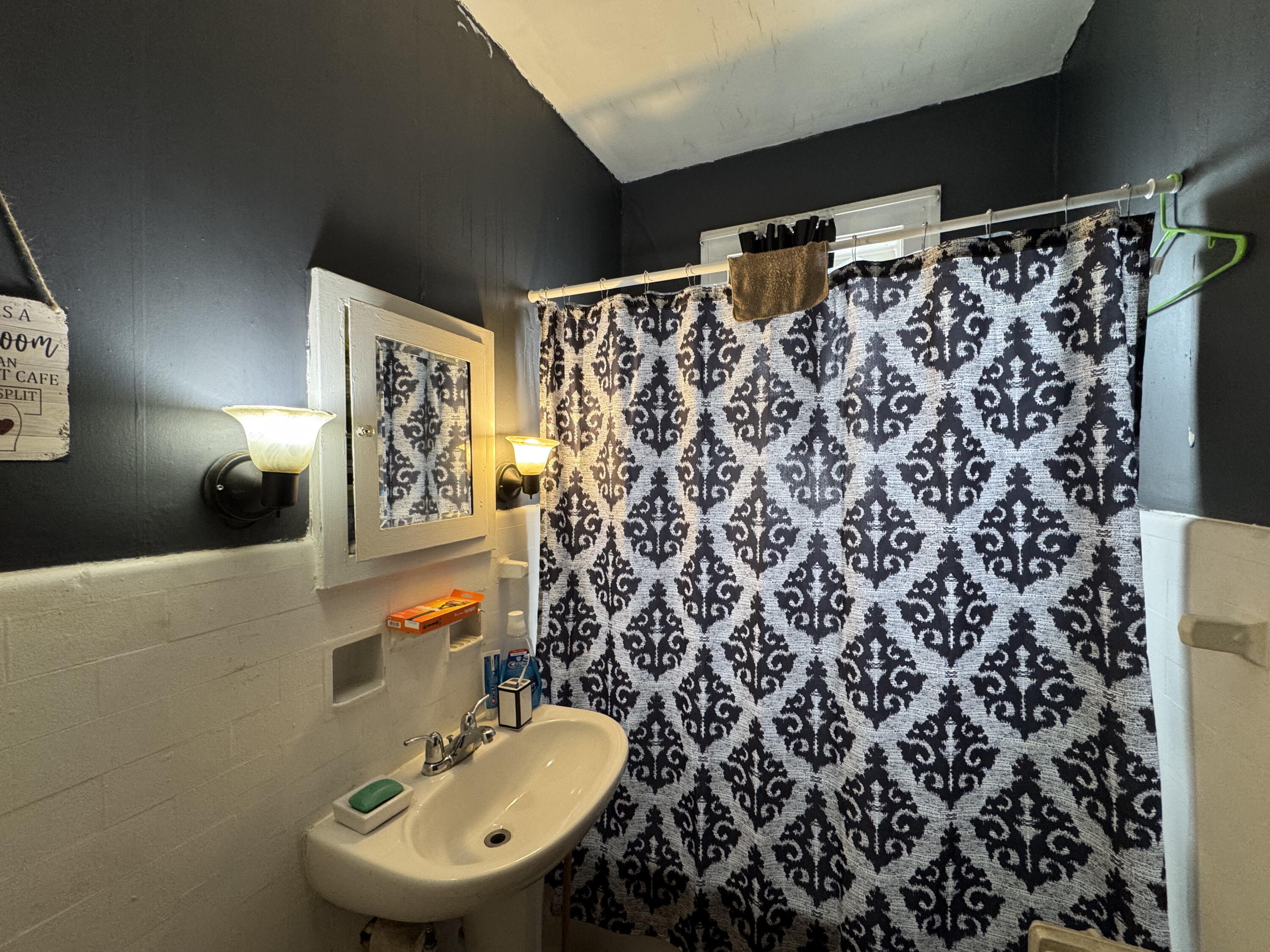 831 College Avenue, Unit 833 Racine, WI 53403 - Photo 8 of 18 Bath