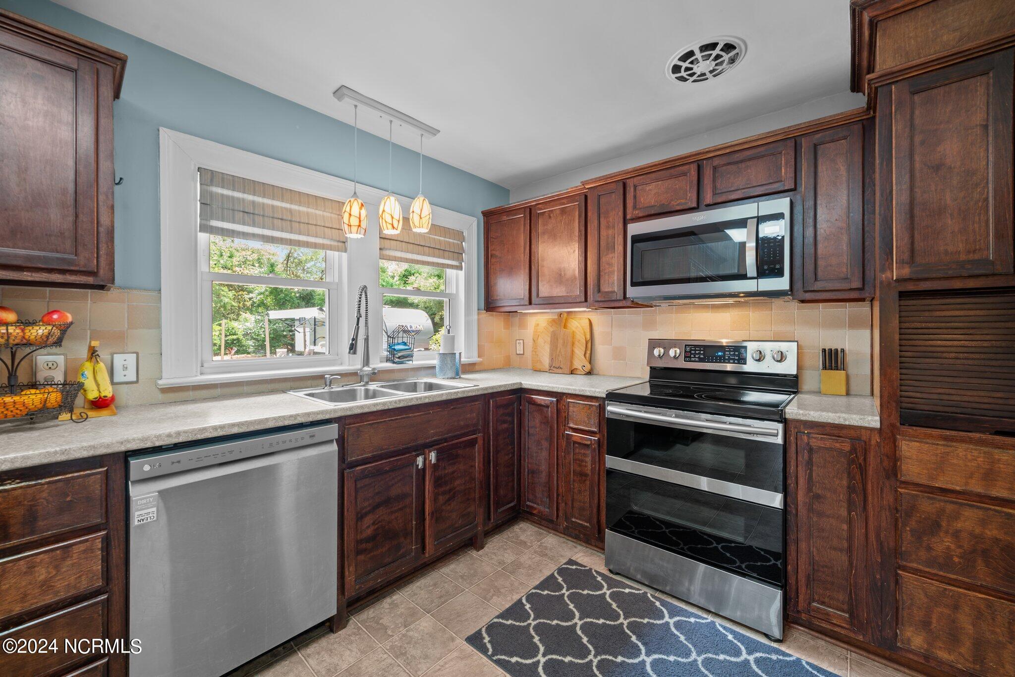 272 Fourth Street Ayden, NC 28513 - Photo 31 of 53 30-web-or-mls-DSC_7015