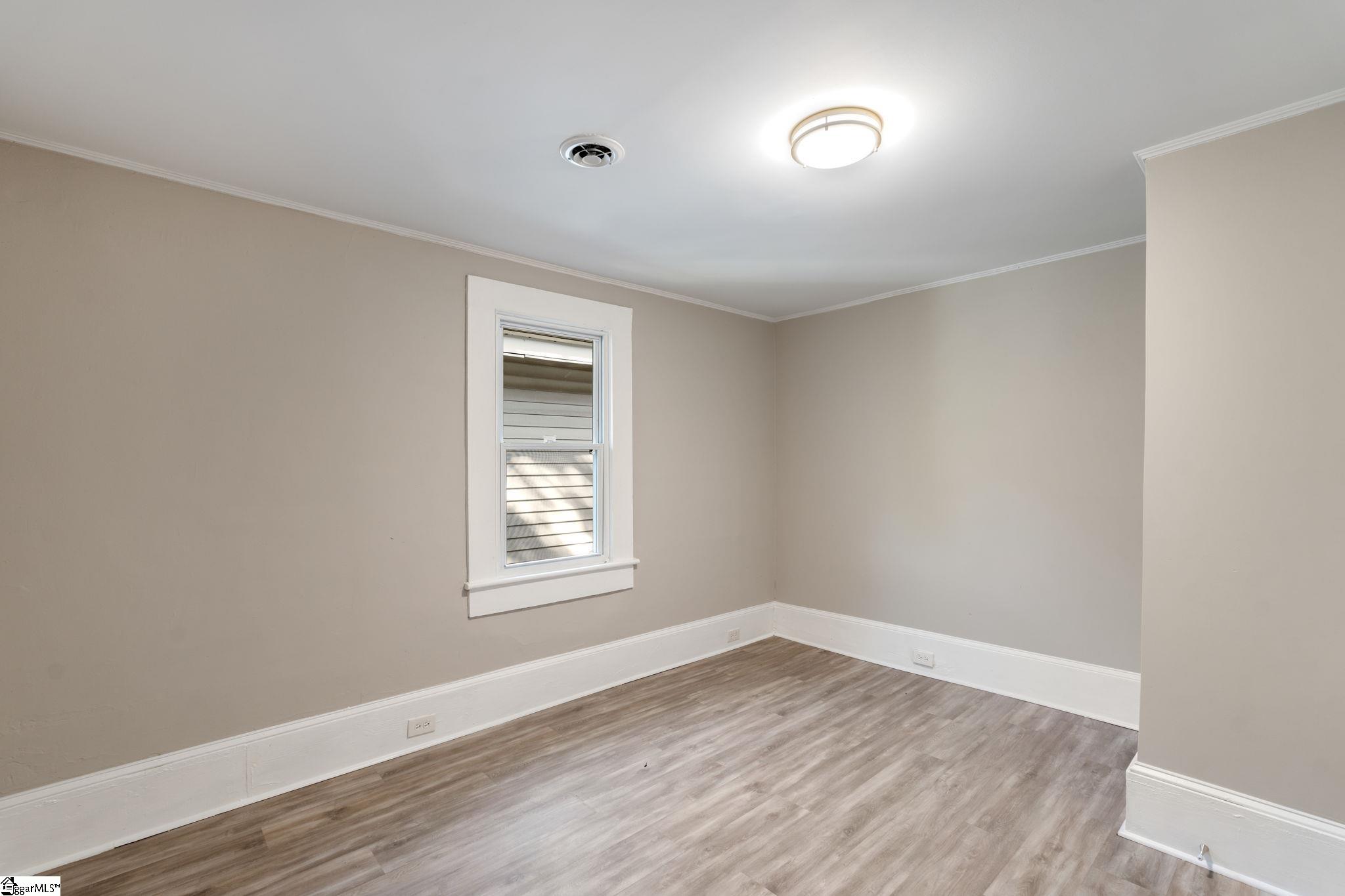 305 Frank Street Greenville, SC 29601 - Photo 7 of 35