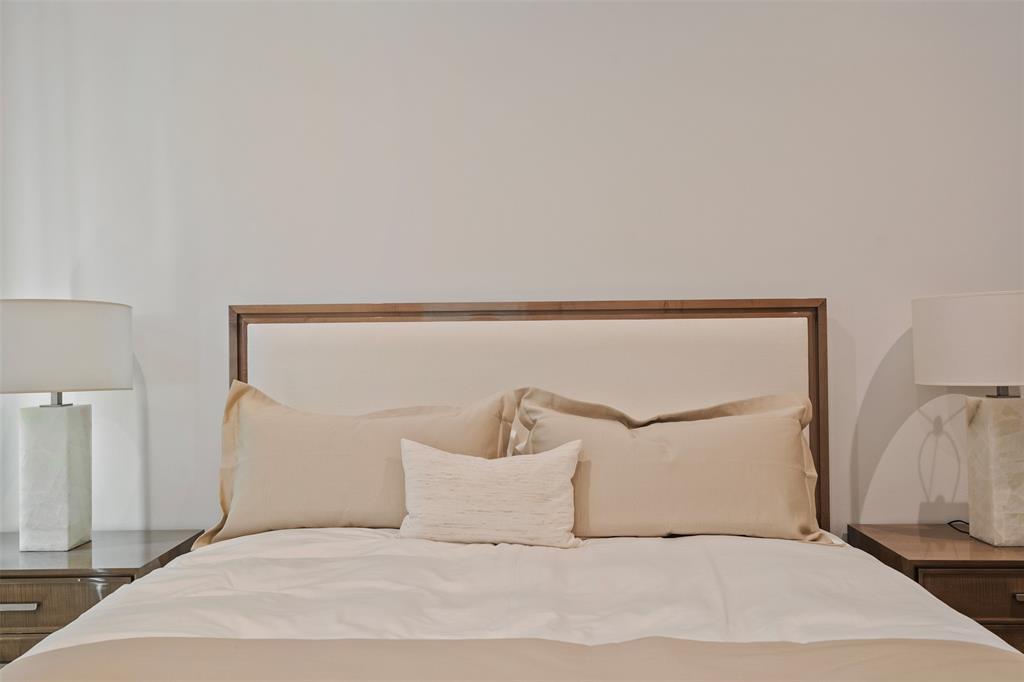 455 Sun Valley Mabank, TX 75147 - Photo 25 of 35 a bedroom with a white bed and pillows