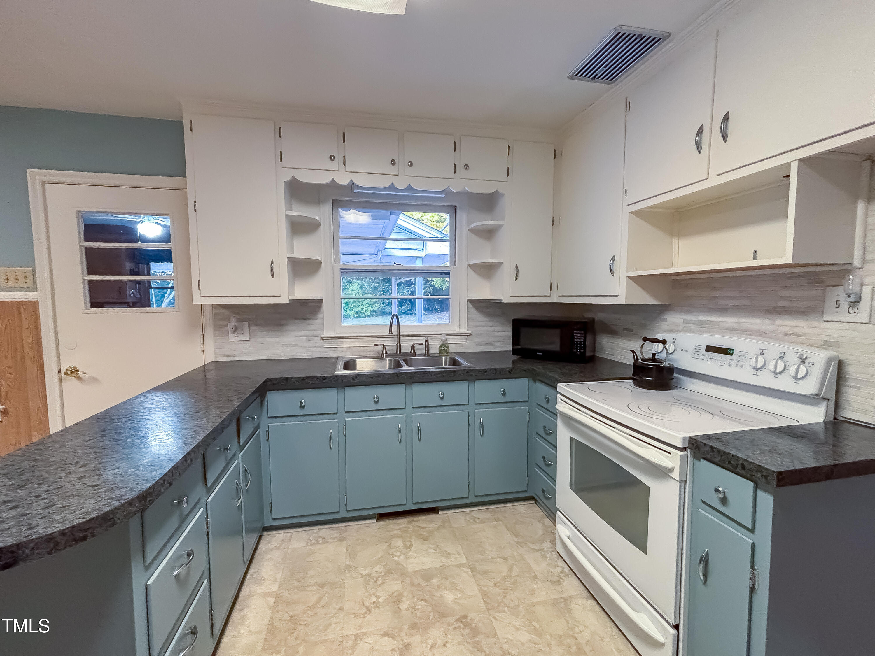3817 West Ten Road Efland, NC 27243 - Photo 3 of 30 3817 West Ten Rd Efland_Internal_Kitchen