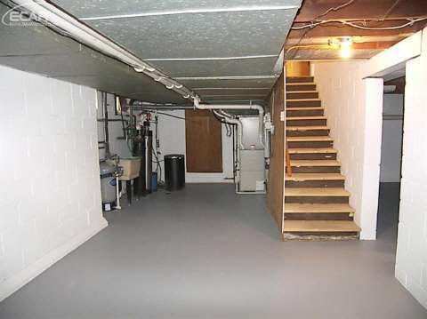 4472 Lapeer Road Burton, MI 48509 - Photo 14 of 16 20428004-13.JPG